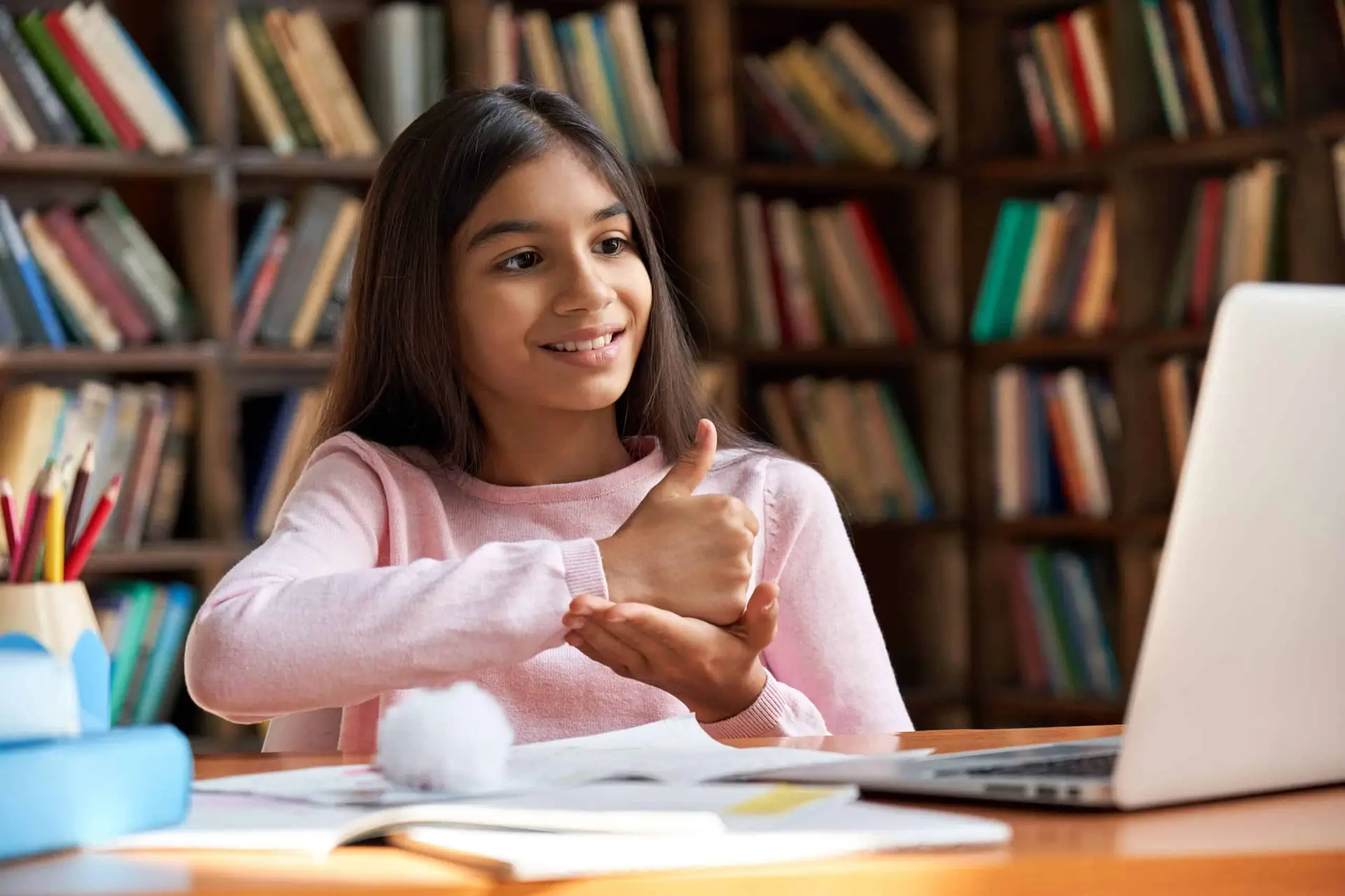 De fato, entre nós educação inclusiva para estudantes surdos